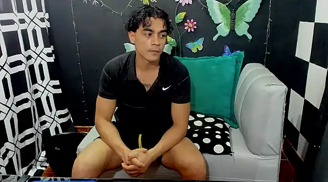 Snapshot of Brunocuttie94 chatting on 01-29-25, 06:28 Brunocuttie94 online show from 01-29-25, 06:28