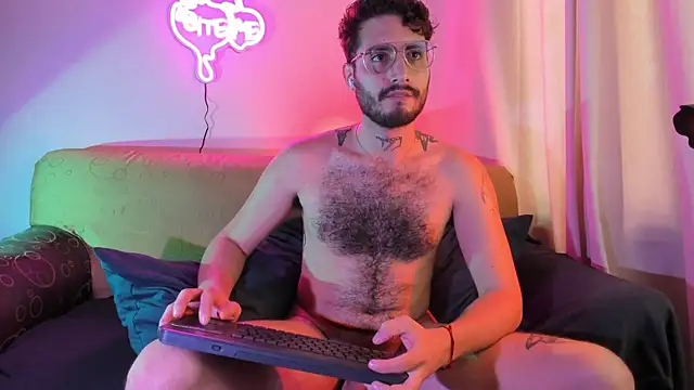 Snapshot of axel_giracr chatting on 11-25-25, 07:25 axel giracr online show from 11-25-25, 07:25