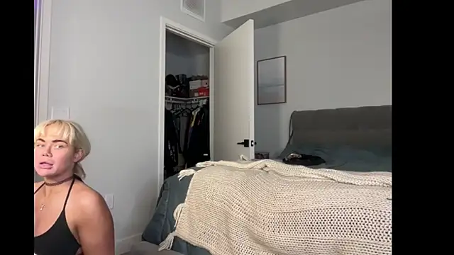 ElenaErickson online show from 12-22-25, 02:41