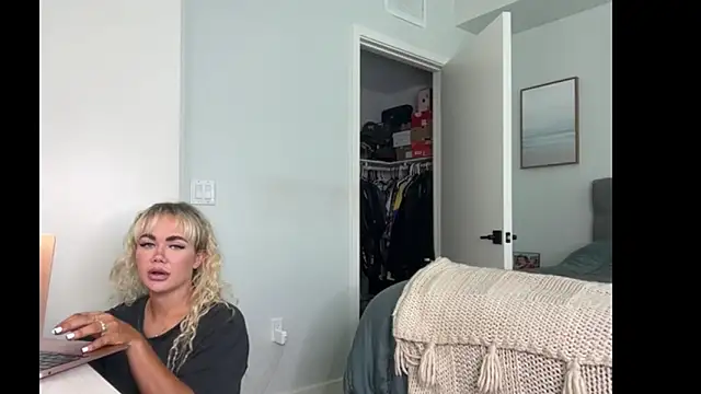 ElenaErickson online show from 03-18-26, 08:34