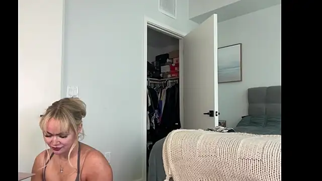 Snapshot of ElenaErickson chatting on 05-06-26, 08:25 ElenaErickson online show from 05-06-26, 08:25