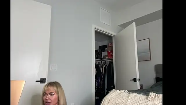 Snapshot of ElenaErickson chatting on 05-19-26, 02:07 ElenaErickson online show from 05-19-26, 02:07