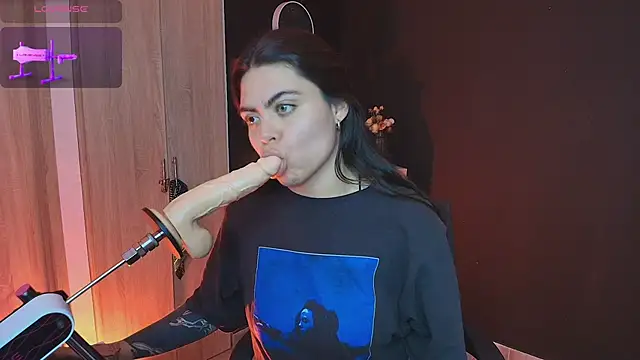 Snapshot of _WednesdayFriday_ chatting on 11-13-25, 06:40 WednesdayFriday online show from 11-13-25, 06:40