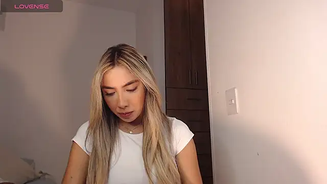 Snapshot of Marian_se chatting on 01-05-26, 10:46 Marian se online show from 01-05-26, 10:46