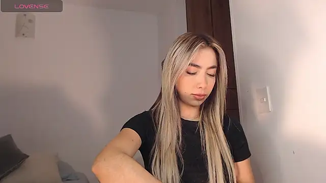 Snapshot of Marian_se chatting on 01-15-26, 02:05 Marian se online show from 01-15-26, 02:05