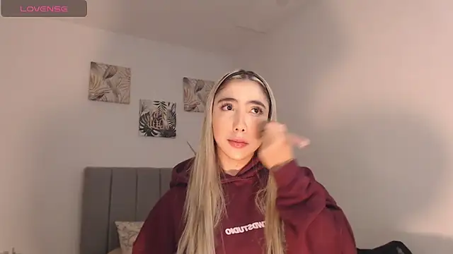 Snapshot of Marian_se chatting on 03-25-26, 01:44 Marian se online show from 03-25-26, 01:44