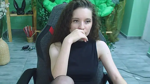 Snapshot of Miss_Barbara_ chatting on 02-20-25, 10:48 Miss Barbara online show from 02-20-25, 10:48