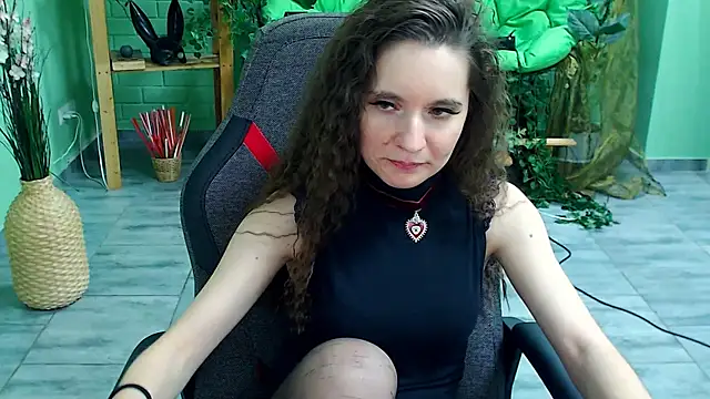 Snapshot of Miss_Barbara_ chatting on 03-18-25, 09:53 Miss Barbara online show from 03-18-25, 09:53