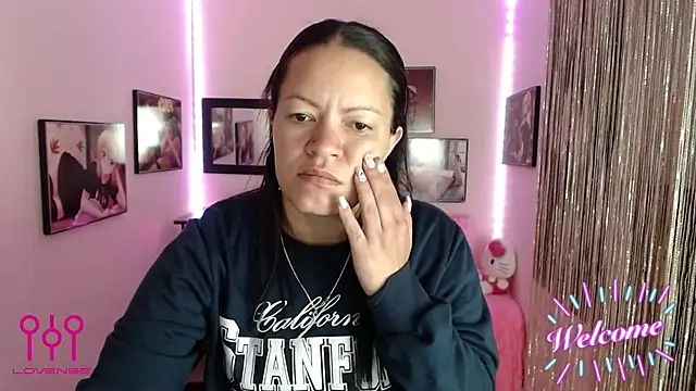 Snapshot of Cristal_w chatting on 10-29-25, 02:19 Cristal w online show from 10-29-25, 02:19