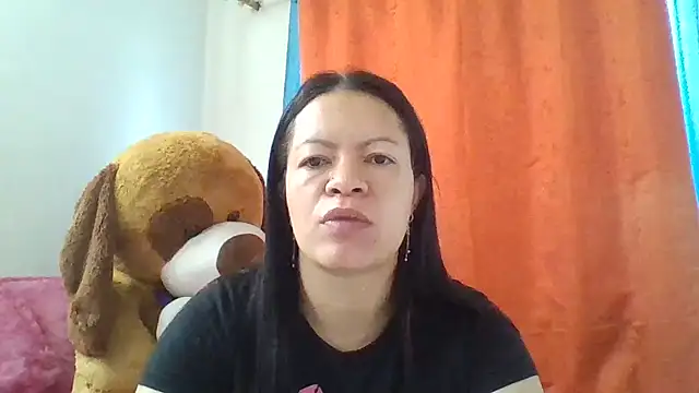 Snapshot of Cristal_w chatting on 11-17-25, 02:34 Cristal w online show from 11-17-25, 02:34