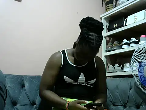 Snapshot of slender-qwene chatting on 03-24-26, 11:15 slender-qwene online show from 03-24-26, 11:15