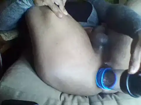 Snapshot of SissyChulo chatting on 04-20-26, 10:40 SissyChulo online show from 04-20-26, 10:40