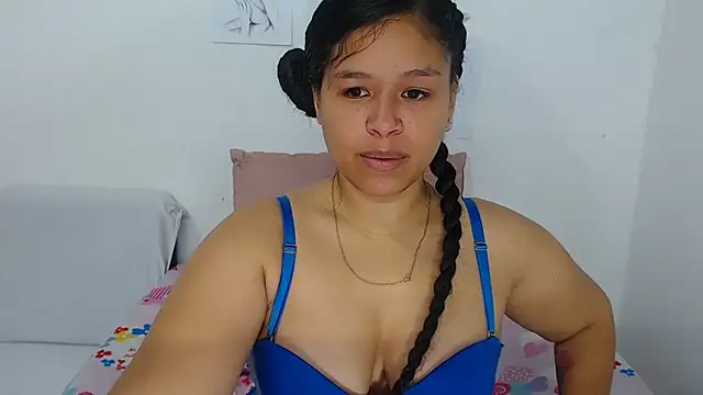 Snapshot of Hazel_donna chatting on 05-26-26, 03:46 Hazel donna online show from 05-26-26, 03:46