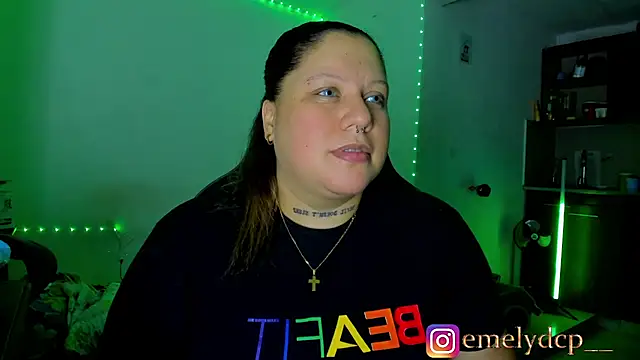 Snapshot of mariana_maze chatting on 06-15-26, 04:15 mariana maze online show from 06-15-26, 04:15