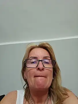 Snapshot of Steffi45 chatting on 06-04-26, 08:20 Steffi45 online show from 06-04-26, 08:20