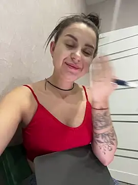Snapshot of ellie_ssexy chatting on 12-13-24, 04:43 ellie ssexy online show from 12-13-24, 04:43