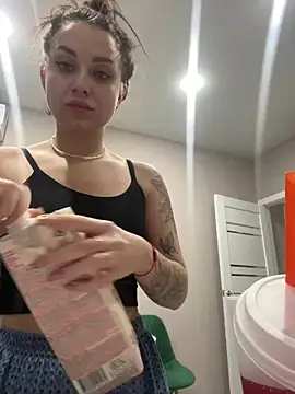 Snapshot of ellie_ssexy chatting on 12-17-24, 03:50 ellie ssexy online show from 12-17-24, 03:50