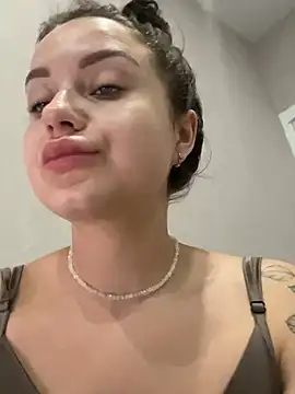 Snapshot of ellie_ssexy chatting on 12-19-24, 04:45 ellie ssexy online show from 12-19-24, 04:45