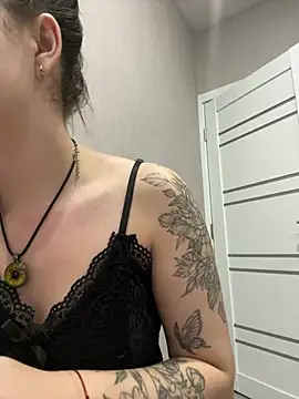 Snapshot of ellie_ssexy chatting on 12-30-24, 05:15 ellie ssexy online show from 12-30-24, 05:15