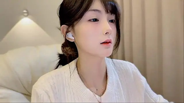 Snapshot of SHUIshui_ chatting on 12-05-25, 01:31 SHUIshui online show from 12-05-25, 01:31