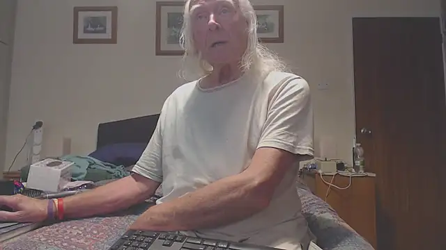 WaverlyKernow online show from 04-16-26, 02:29