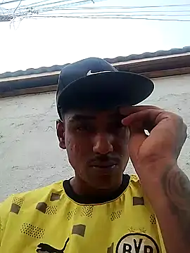 Snapshot of fernandes_v chatting on 04-20-26, 04:54 fernandes v online show from 04-20-26, 04:54