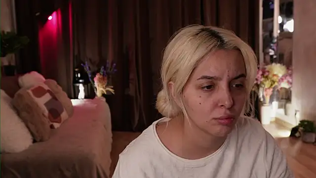 VictoriaMorrone online show from 10-20-25, 06:30