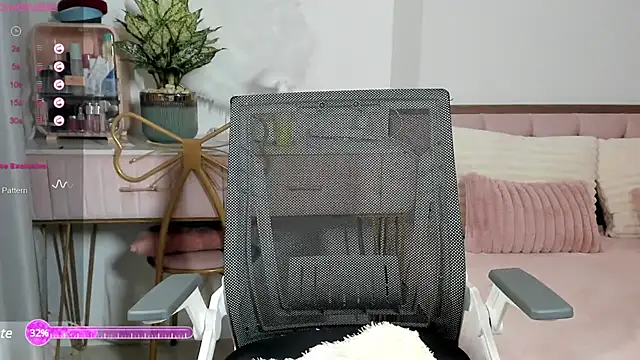  Joliie  online show from 02-15-25, 08:01