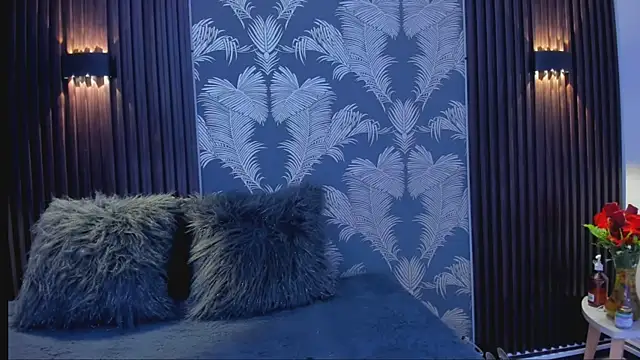 Snapshot of _shantal_smith chatting on 10-15-25, 05:13 shantal smith online show from 10-15-25, 05:13