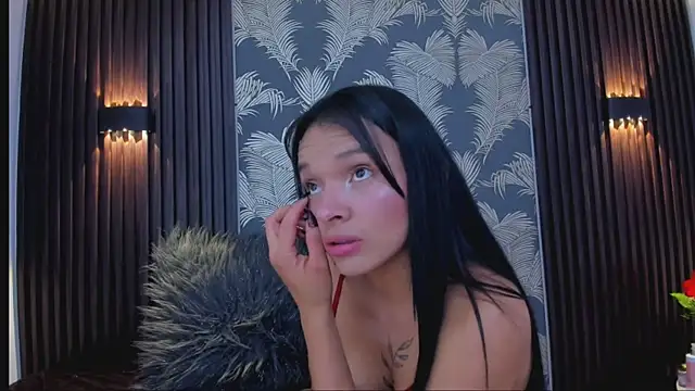 Snapshot of _shantal_smith chatting on 10-23-25, 04:28 shantal smith online show from 10-23-25, 04:28