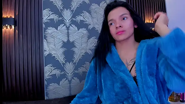 Snapshot of _shantal_smith chatting on 10-25-25, 04:57 shantal smith online show from 10-25-25, 04:57