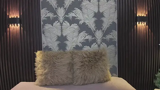 Snapshot of _shantal_smith chatting on 12-14-25, 04:45 shantal smith online show from 12-14-25, 04:45