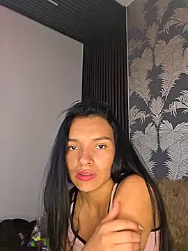 Snapshot of _shantal_smith chatting on 12-20-25, 04:14 shantal smith online show from 12-20-25, 04:14