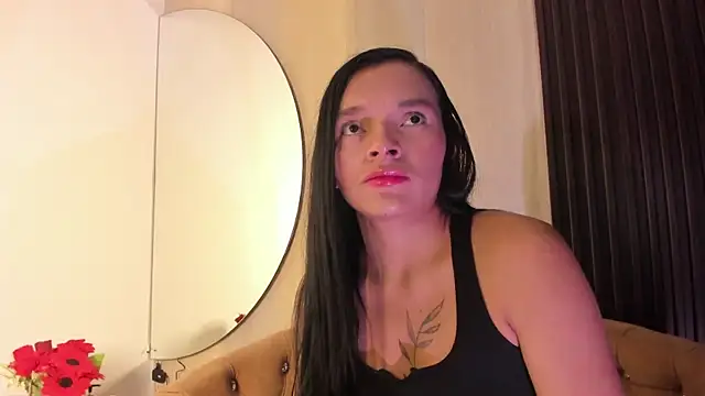 Snapshot of _shantal_smith chatting on 02-25-26, 12:20 shantal smith online show from 02-25-26, 12:20