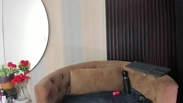 Snapshot of _shantal_smith chatting on 03-15-26, 01:00 shantal smith online show from 03-15-26, 01:00