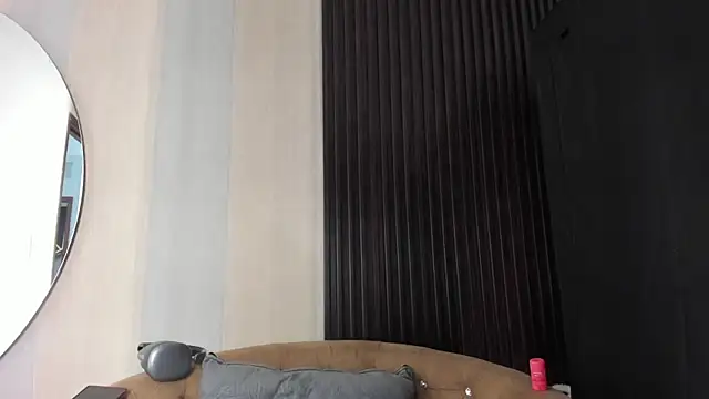 Snapshot of _shantal_smith chatting on 03-17-26, 12:26 shantal smith online show from 03-17-26, 12:26