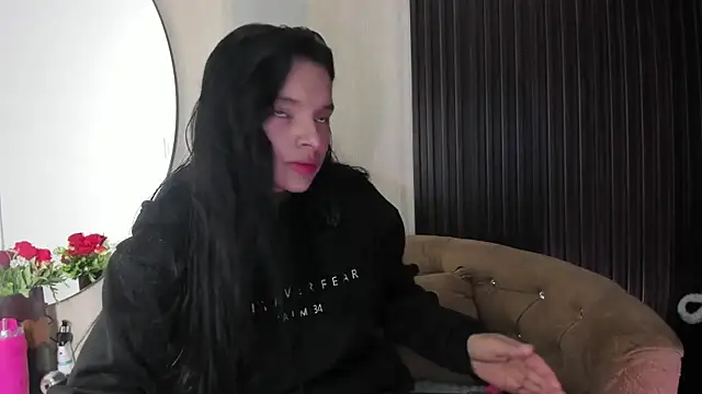 Snapshot of _shantal_smith chatting on 03-19-26, 12:47 shantal smith online show from 03-19-26, 12:47