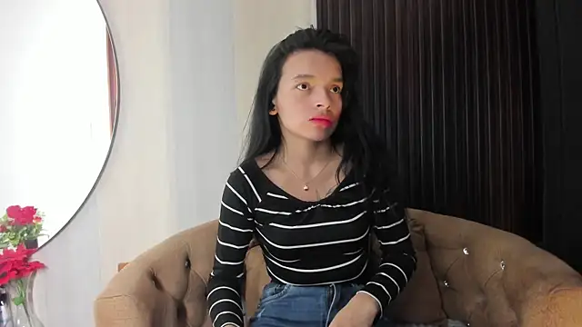 Snapshot of _shantal_smith chatting on 03-23-26, 12:36 shantal smith online show from 03-23-26, 12:36