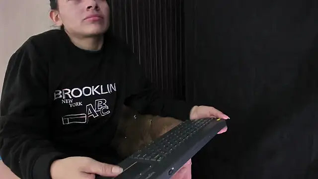 Snapshot of _shantal_smith chatting on 03-26-26, 01:55 shantal smith online show from 03-26-26, 01:55