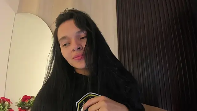 Snapshot of _shantal_smith chatting on 04-13-26, 01:33 shantal smith online show from 04-13-26, 01:33