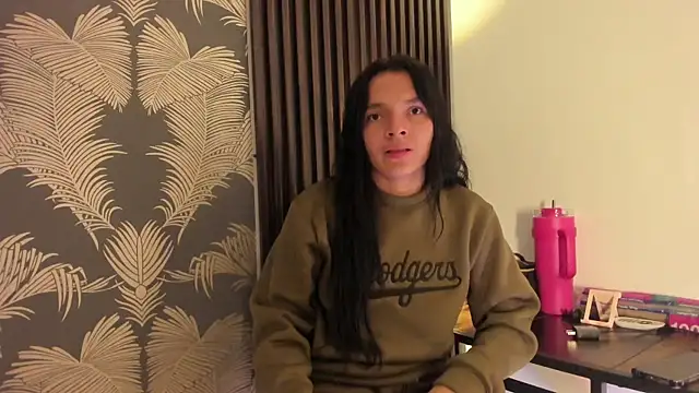 Snapshot of _shantal_smith chatting on 04-15-26, 01:34 shantal smith online show from 04-15-26, 01:34