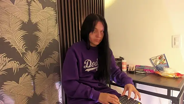 Snapshot of _shantal_smith chatting on 04-16-26, 01:28 shantal smith online show from 04-16-26, 01:28