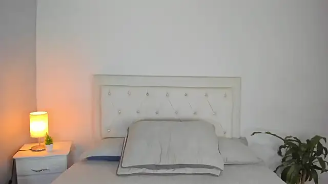 MELISSA ALVAREZ online show from 10-19-25, 09:21