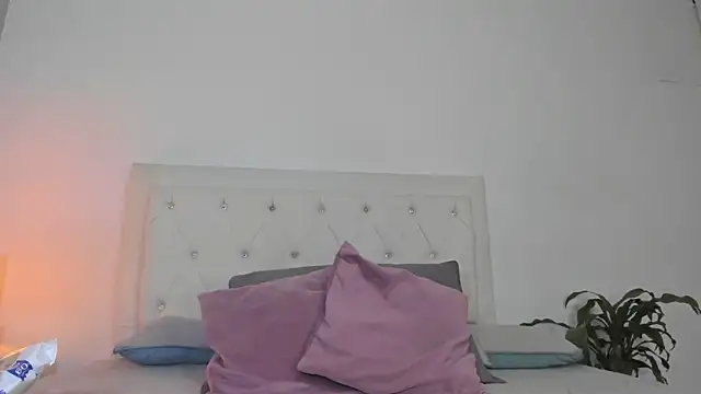 MELISSA ALVAREZ online show from 11-11-25, 09:20