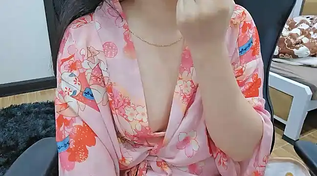 Snapshot of Kemmy_babe20 chatting on 03-10-25, 07:42 Kemmy babe20 online show from 03-10-25, 07:42
