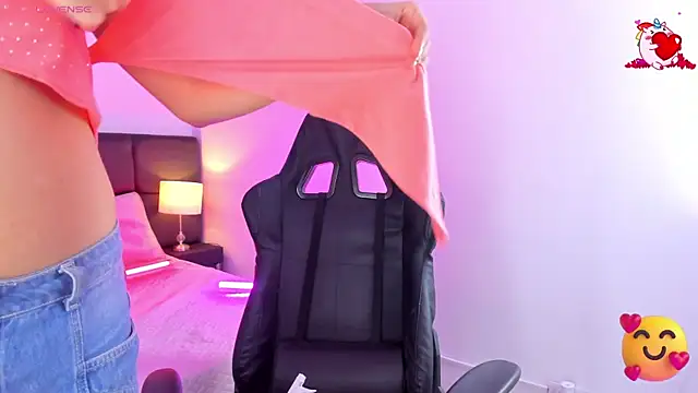 Snapshot of Megan_Miles02 chatting on 03-22-25, 02:27 Megan Miles02 online show from 03-22-25, 02:27