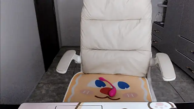 Snapshot of -KathySweet- chatting on 09-18-25, 04:47 -KathySweet- online show from 09-18-25, 04:47