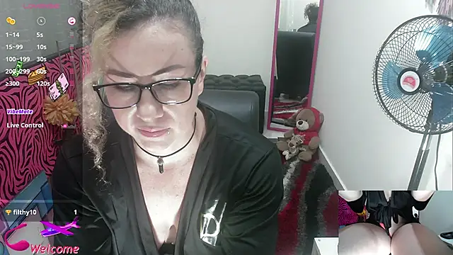 Snapshot of ViickySexy chatting on 11-03-25, 07:48 ViickySexy online show from 11-03-25, 07:48