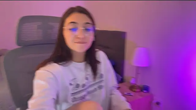 zoe moon18 online show from 10-17-25, 02:26