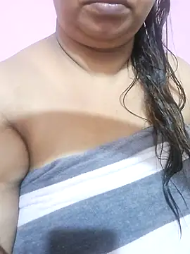 Snapshot of Ravina_patil1 chatting on 07-18-26, 03:54 Ravina patil1 online show from 07-18-26, 03:54